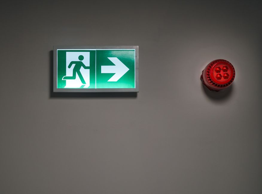 警告を示す赤いランプ