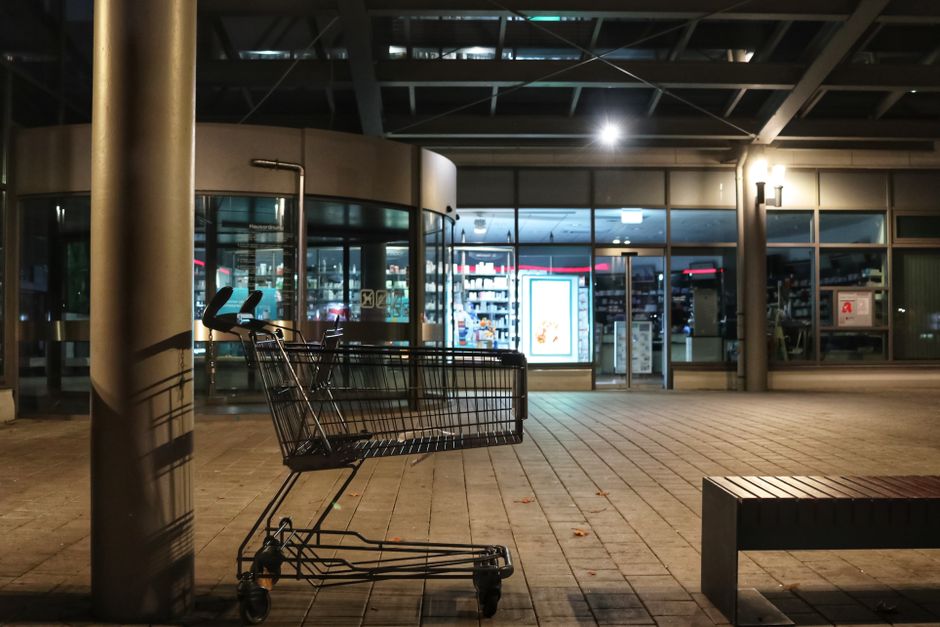 客が来ない静かな店内のイメージ