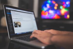 コンテンツ制作と成長を象徴するワークスペース