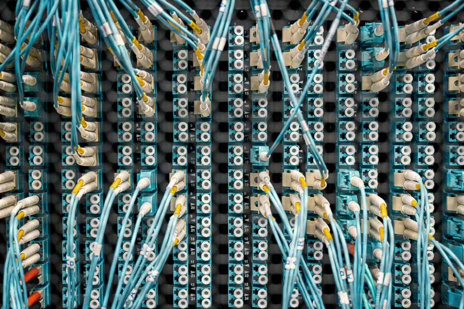 点と点がつながるネットワークのイメージ画像